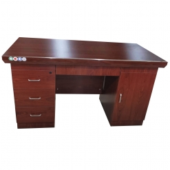 木质办公桌  1600*700*750mm